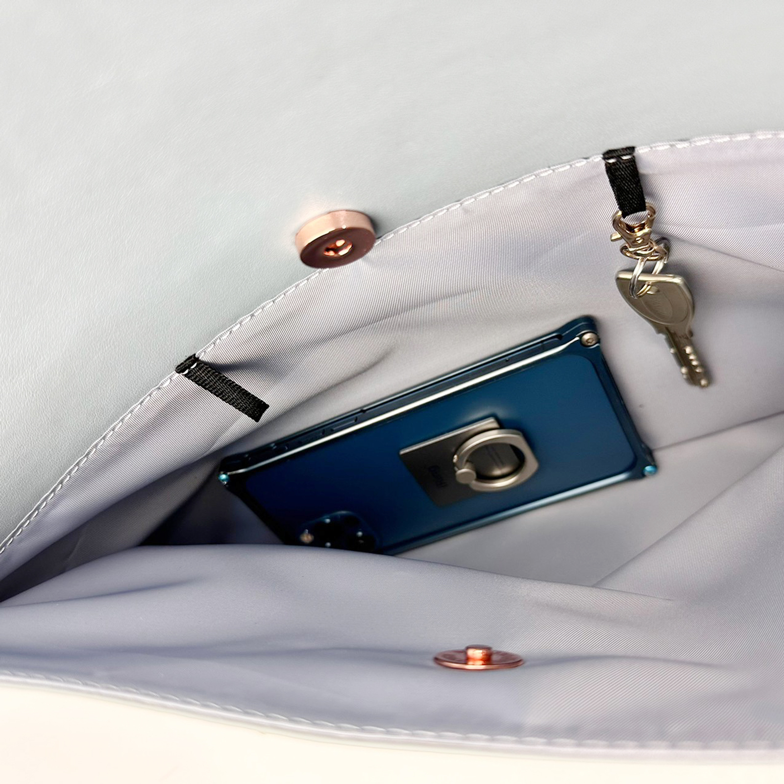 大きめのスマホもすっぽり入るオープンポケット付きトートバッグ